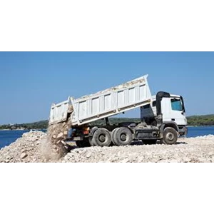 Dump Truck Solusi Transportasi dan Pengangkutan Material